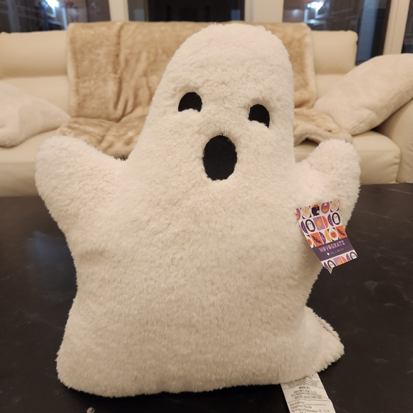 Novogratz Ghost Pillow - Picture 1 of 2